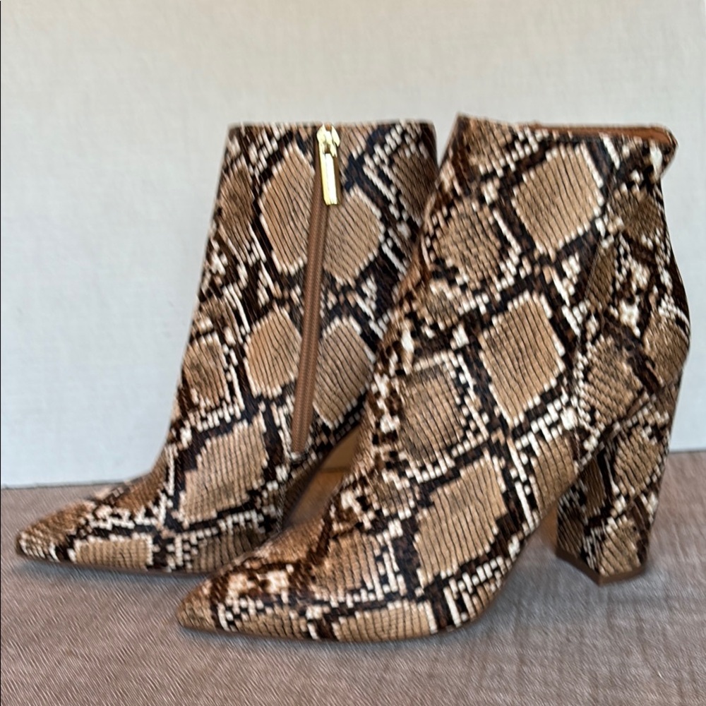 JustFab Brown and Black Ankle Booties with Snakeskin Design Size 10